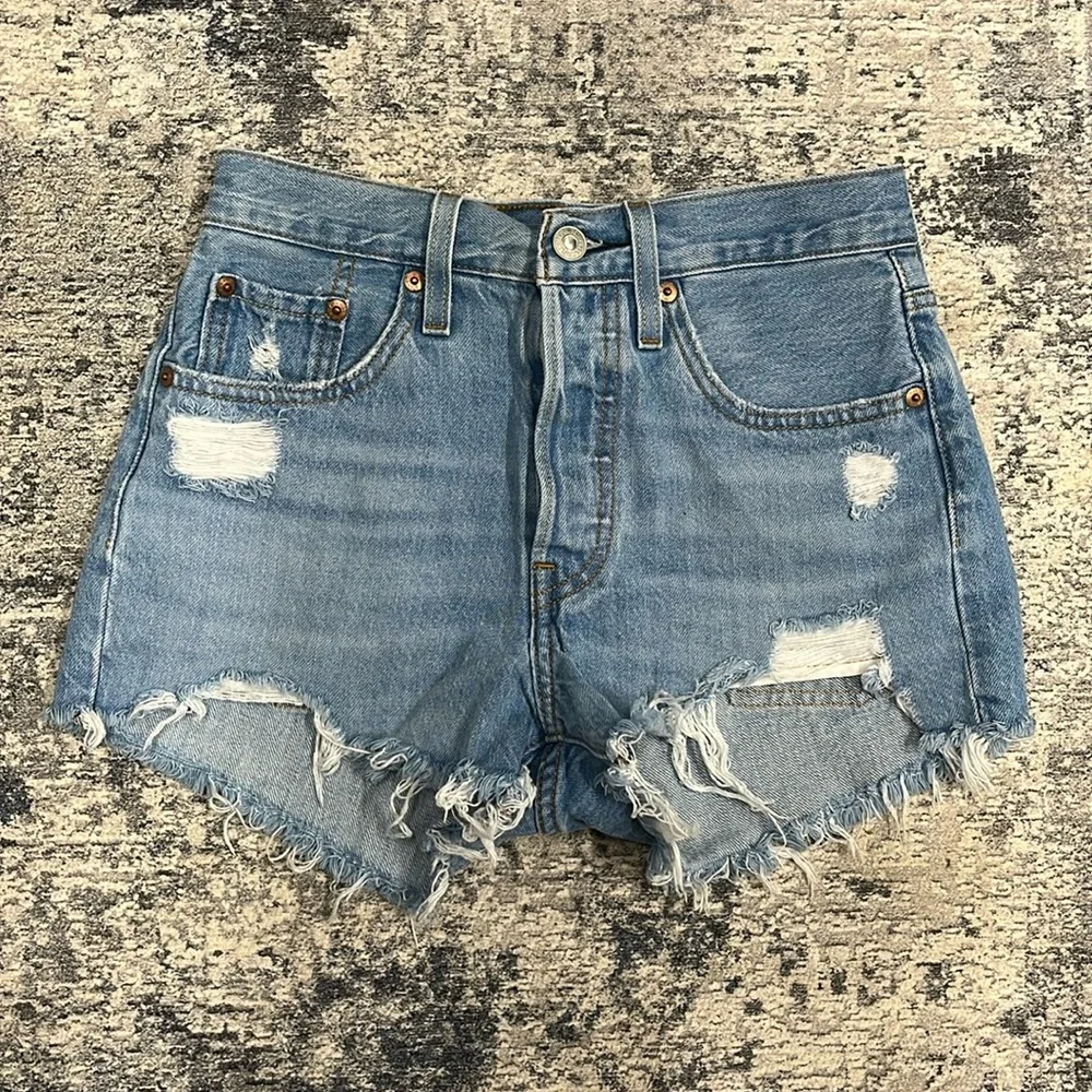 Levi’s 501 Jean Shorts - Picture 1 of 6